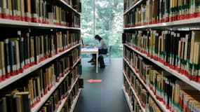 Dans la bibliothèque de l'université Paris-Saclay, dans l'Essonne, le 17 septembre 2021 (photo d'illustration)