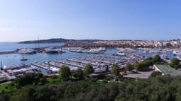 Vue du port d'Antibes.