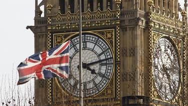 Le propriétaire de Three UK, le conglomérat Hutchison Whampoa, lorgne O2, qui revendique plus de 23 millions de clients, et qui possède aussi également, Tesco Mobile, opérateur mobile virtuel outre-Manche.