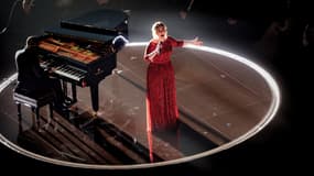 Adèle sur la scène des Grammy Awards le 15 février 2016