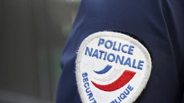 Les coordonnées de policiers disponibles sur Internet.