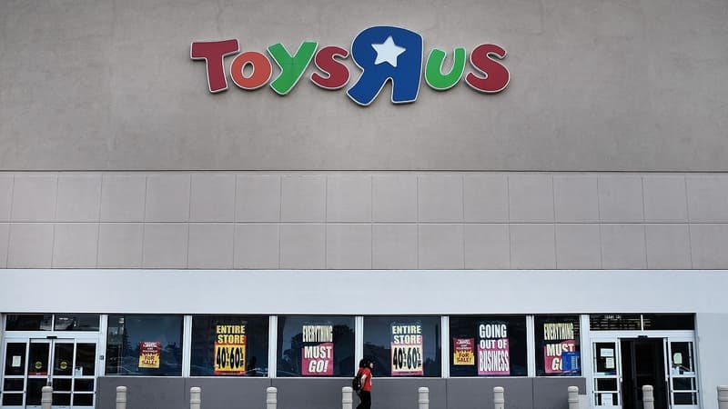 Sur les "1167 salariés" de Toys'R'Us France, les licenciements "s'échelonneraient entre 200 et 250, en fonction des offres", indiquent les syndicats. 
