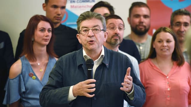 Jean-Luc Mélenchon virulent à l'égard de Bernard Cazeneuve.