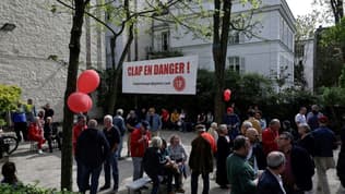 Des manifestants venus soutenir le club de pétanque de Montmartre, le 14 avril 2024, à Paris