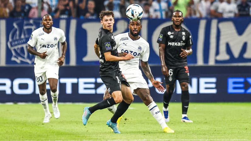 Duel entre Gerson et van Bergen lors du match OM-Reims, le 7 août 2022