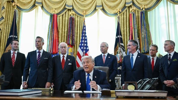 Le président américain Donald Trump s'exprime avant de signer des décrets présidentiels dans le Bureau ovale de la Maison Blanche à Washington, DC, le 30 janvier 2026 (photo d'illustration)