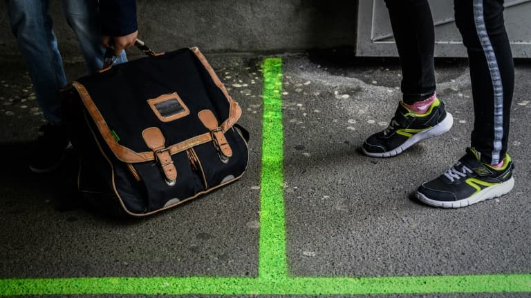 Mesure de distanciation dans une école à Paris le 12 mai 2020