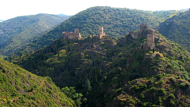 Vue du château de Lastours