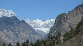 Des sommets de l'Himalaya vus depuis le district de Chamoli (Etat de l'Uttarakhand), en Inde, le 11 février 2021