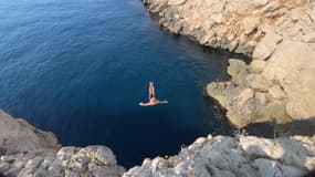 Fabio, 21 ans, adepte des plongeons sauvages à Marseille. 