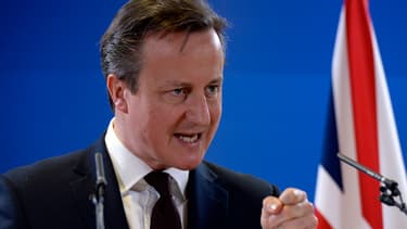 David Cameron voit le rêve français comme des pertes d'emplois catastrophiques, une baisse du niveau de vie, une dette à faire pleurer et la chute rapide de tout espoir en notre avenir.