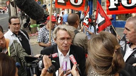 Jean-Claude Mailly lors de la manifestation de jeudi contre les retraites, à Paris. Selon le secrétaire général de Force Ouvrière, les syndicats doivent lancer un appel à la grève générale pour tenter d'infléchir la position du gouvernement sur la réforme