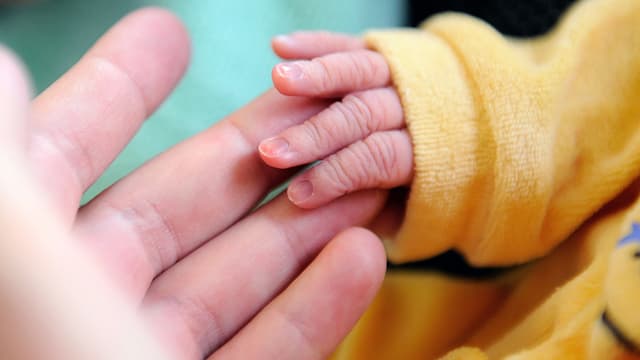 Après la naissance, le prénom de l'enfant doit être enregistré par l'état civil dans les 5 jours. (Photo d'illustration)