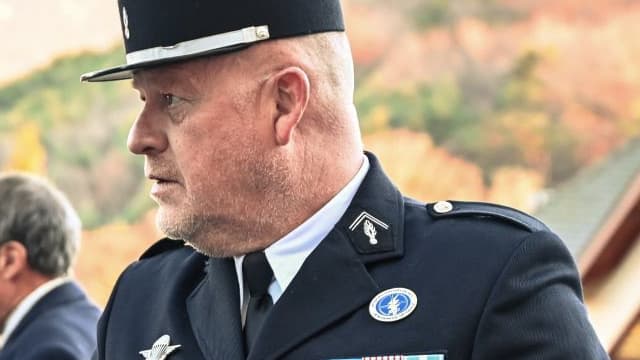 Le militaire aurait été victime d'un malaise dans son logement de fonction. Une enquête pour déterminer les circonstances de ce décès est en cours.