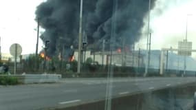 Violent incendie dans un entrepôt à la Courneuve - Témoins BFMTV - Témoins BFMTV