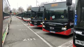 Aucun bus du réseau de transports en commun de la métropole de Lille, Ilevia, ne circulait lundi matin.