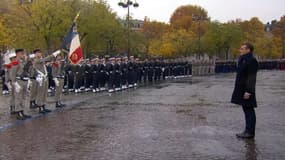 Emmanuel Macron passe en revue les troupes, le 11 novembre 2018