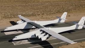 Le Stratolaunch, l'avion géant qui veut porter des fusées