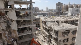 Des immeubles largement détruits à Bat Yam, en Israël, après des frappes iraniennes, le 15 juin 2025