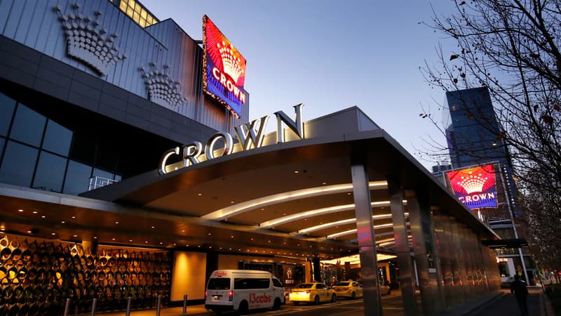 Muni d'une caméra espion et d'oreillettes, un couple kazakh soupçonné d'avoir escroqué 1,2 million de dollars dans un casino de Sydney