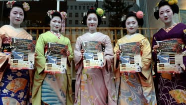 Des apprenties geishas dans le quartier de Gion, à Kyoto.