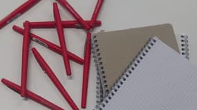 Des stylos rouges, symbole de la grogne des enseignants