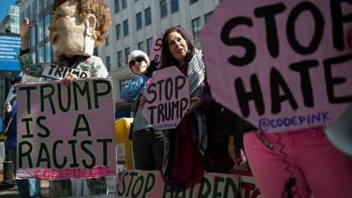 Des opposants à Donald Trump manifestent le 21 mars 2016 à Washington