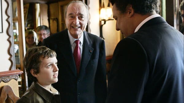 Jacques Chirac, en compagnie de son petit-fils Martin et de l'ancien joueur de rugby Serge Blanco, à Ciboure, le 3 avril 2007.