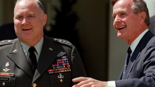 Le général  Norman Schwarzkopf (à gauche) et l'ancien président américain George Bush le 23 avril 1991.