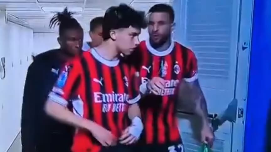 Kyle Walker et Joao Felix lors de Naples-AC Milan, le 30 mars 2025 en Serie A
