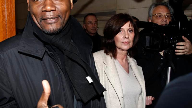 La cinéaste Catherine Breillat (au centre), à son arrivée au tribunal de Paris vendredi. Célèbre pour avoir escroqué dans les années 1990 des stars de Hollywood, Christophe Rocancourt s'est défendu avec virulence vendredi devant la cour de l'accusation d'