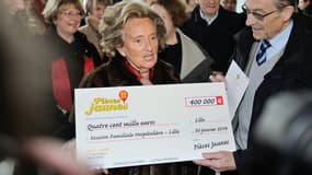Bernadette Chirac, présidente des Pièces Jaunes, a récolté 400.000 euros pour la Maison Familiale Hospitalière de Lille en 2014. 