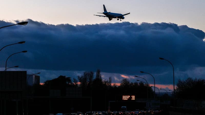 Retraites: l'Aviation civile demande l'annulation de 20% des vols à Paris-Orly mardi et mercredi