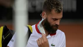 Le Français Benoît Paire quitte le court après sa défaite face à l'Italien Jannik Sinner, lors de l'Open d'Italie, le 14 septembre 2020 à Rome