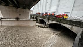 Les pompiers sont intervenus à Nice le 10 février 2024 pour sauver des personnes bloquées sous un pont.