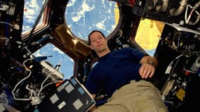 Des canettes végétales comestibles ont été testées en apesanteur lors d'un vol parabolique avec l'astronaute Thomas Pesquet.