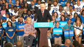 Warren Buffett aux côtés d'Hillary Clinton