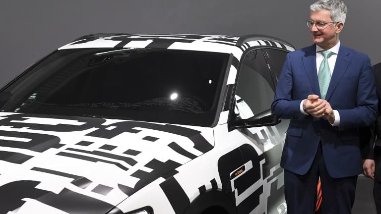Le prototype de l'Audi E-Tron, présenté au printemps dernier et qui sera une des vedettes du Mondial de l'Auto de Paris, sera équipé en série de systèmes de vision arrière sans rétroviseur.