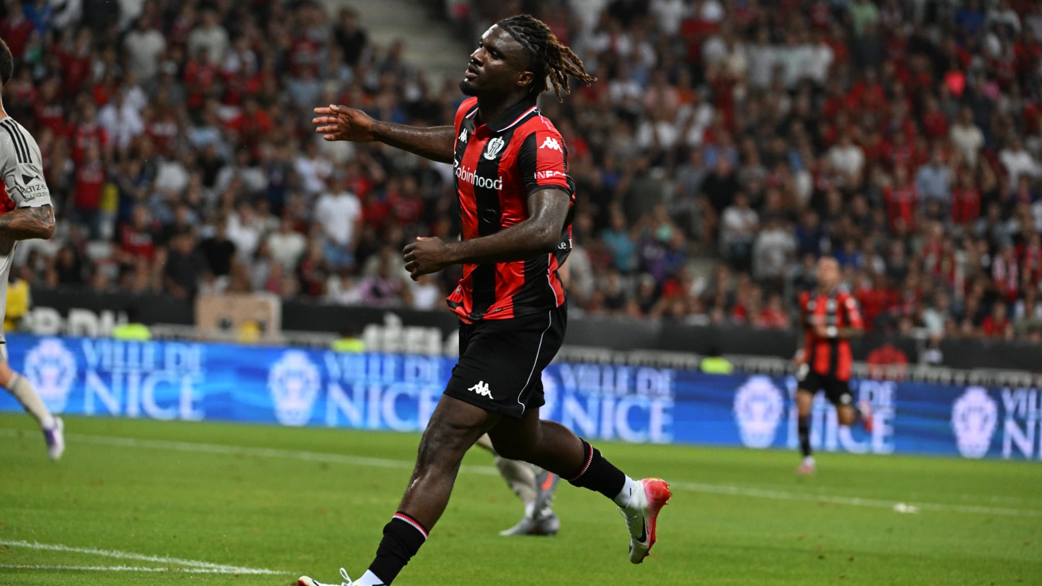 La frustration de Moffi lors du 3e tour préliminaire de la Ligue des champions, le 6 aout 2025.
