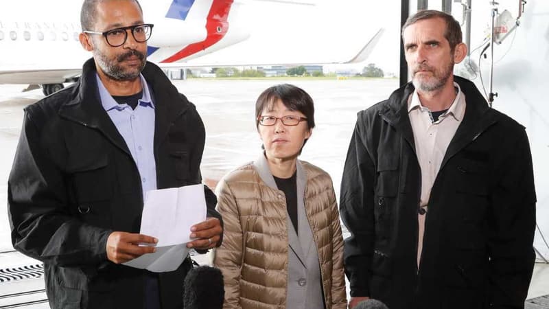 Les ex-otages à leur arrivée en France, samedi 11 mai 2019