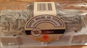 La procédure de retrait/rappel concerne un chèvre au lait cru AOP, le Sainte-Maure de Touraine, commercialisé sous coque 250 grammes chez Lidl sous la marque distributeur "Saveurs de nos régions"