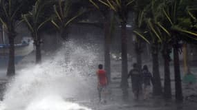L'archipel est frappé par des pluies intenses et des vents violents, causés par le typhon Hagupit.