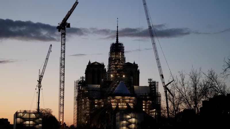 Le chantier de Notre-Dame de Paris prend un nouveau tournant avec le démontage de l'échafaudage de la flèche