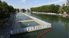 Trois espaces de baignade de différentes profondeur ouvrent au public ce lundi sur le bassin de la Villette.