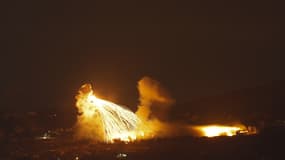 Une photo prise depuis le nord d'Israël, le long de la frontière avec le sud du Liban, le 30 septembre 2024, montre un incendie à la suite d'un bombardement israélien sur une zone du sud du Liban. Photo d'illustration 