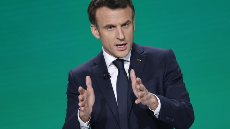 Le candidat Emmanuel Macron présente son programme, le 17 mars 2022
