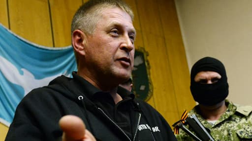 Le leader séparatiste et maire autoproclamé de Slaviansk, Viatcheslav Ponomarev, au cours d'une conférence de presse samedi dans cette ville de l'Est de l'Ukraine.