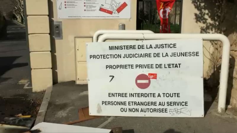 Devant l'antenne du ministère de la Justice
