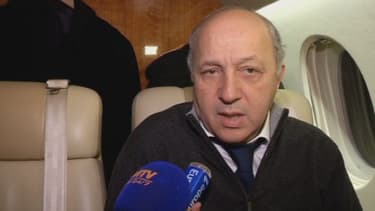 Laurent Fabius, dans l'avion pour Kiev dans la nuit de mercredi à jeudi.