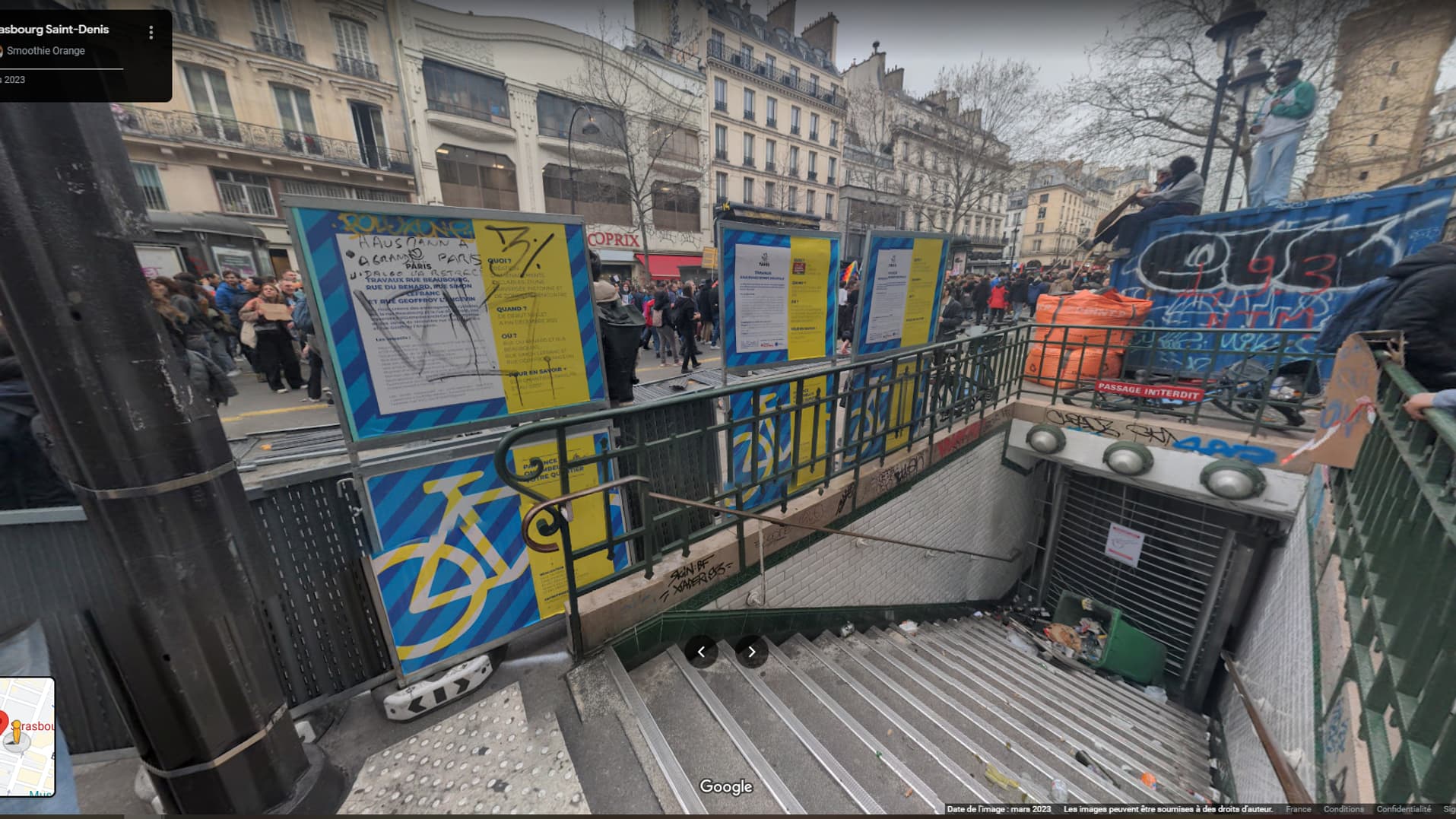 Une vue Street View de la manifestation contre la réforme des retraites à Paris en mars 2023